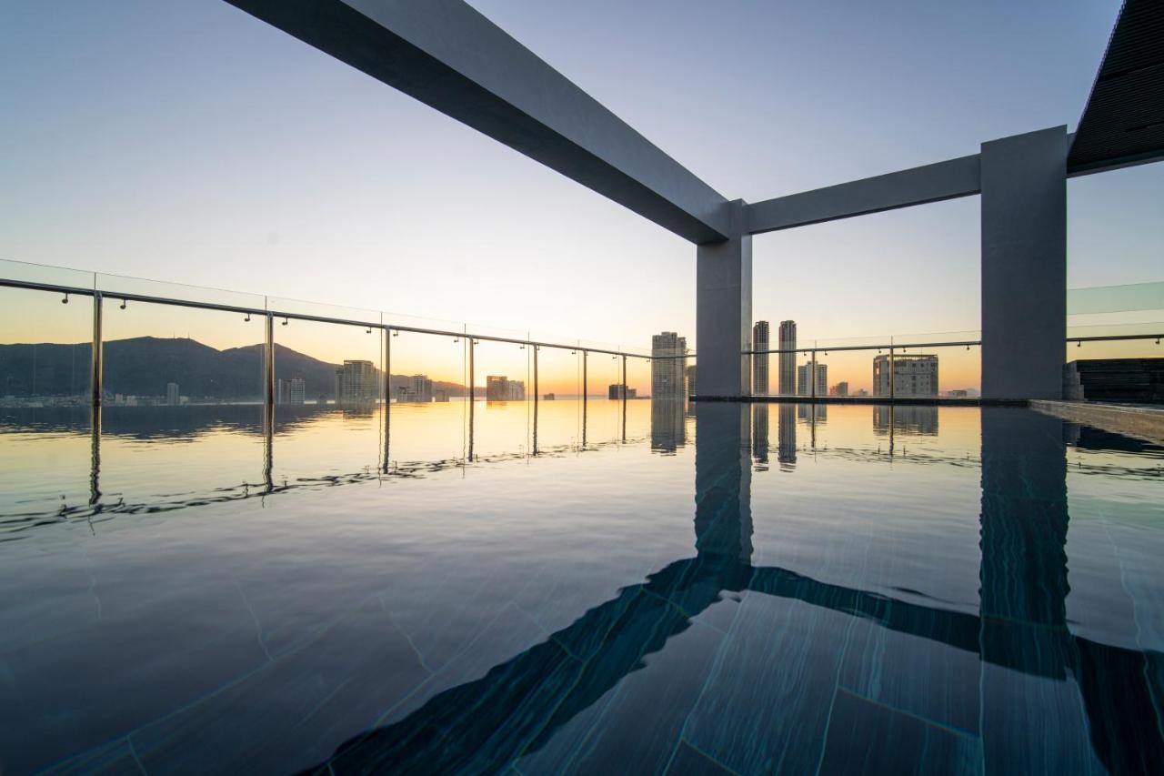 Luxtery Hotel & Spa Da Nang Esterno foto