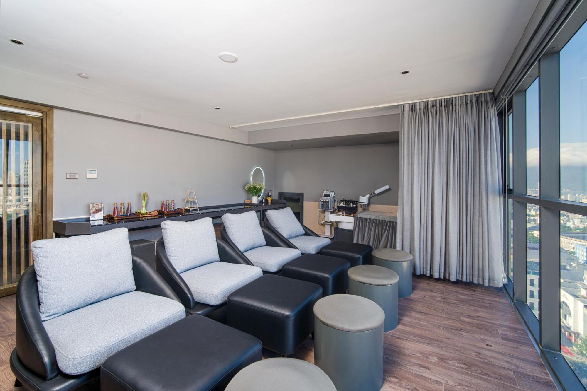 Luxtery Hotel & Spa Da Nang Esterno foto