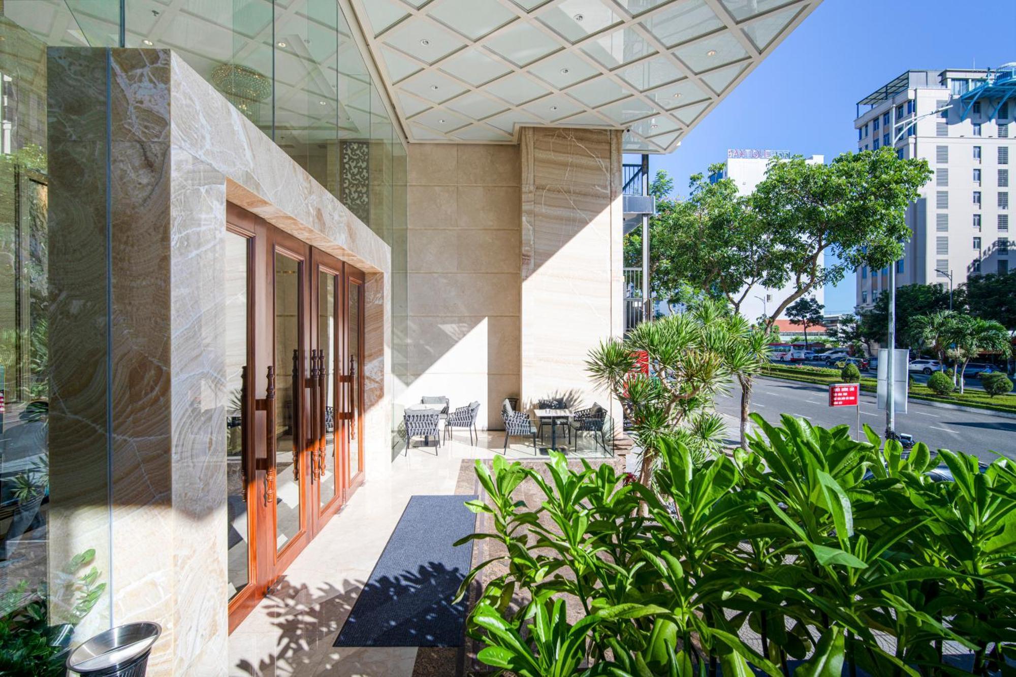 Luxtery Hotel & Spa Da Nang Esterno foto
